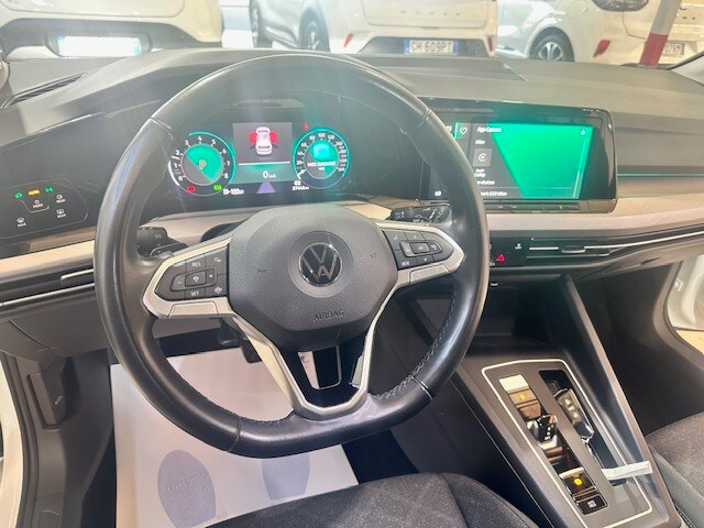 VOLKSWAGEN Golf 8ª serie Golf 1.0 eTSI EVO DSG Life